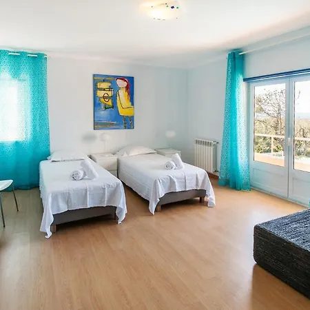 Sleeps 10 Pool Wifi Villa