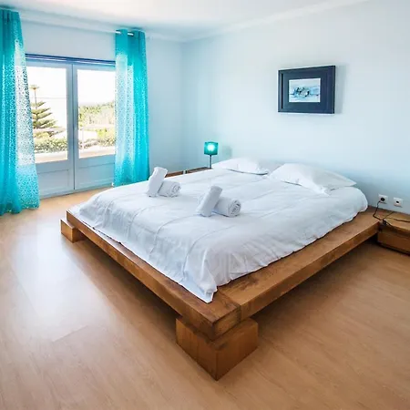Villa Sleeps 10 Pool Wifi Casais de Sao Lourenco