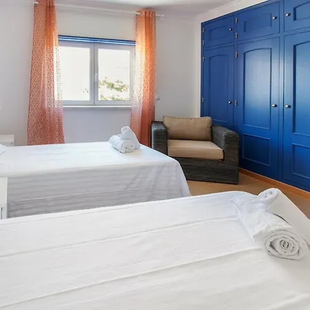 Villa Sleeps 10 Pool Wifi Casais de Sao Lourenco